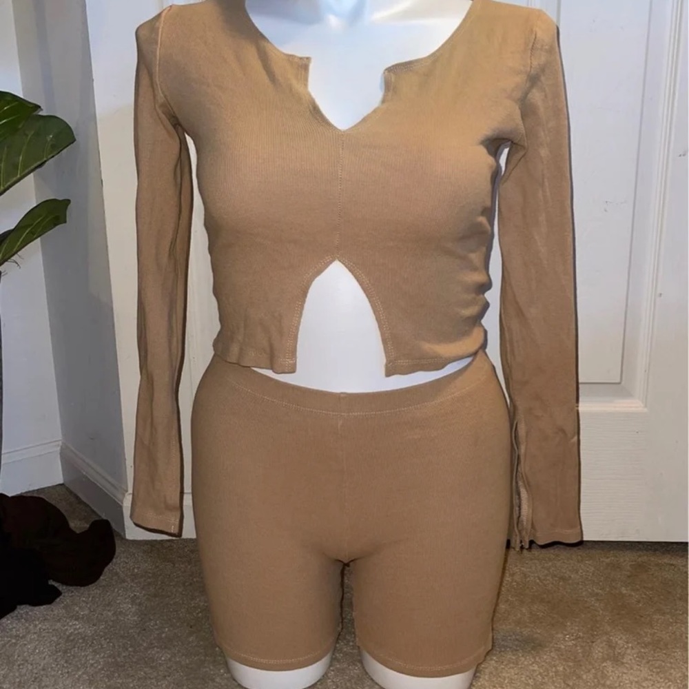 Nude shorts set